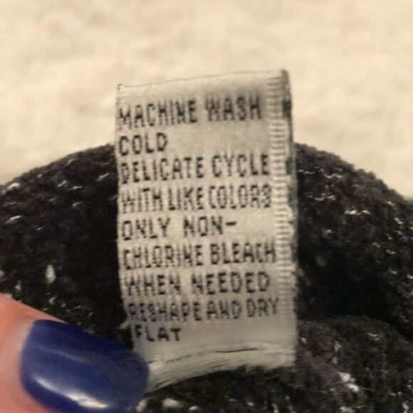 Black and white sweater - Picture 2 of 5